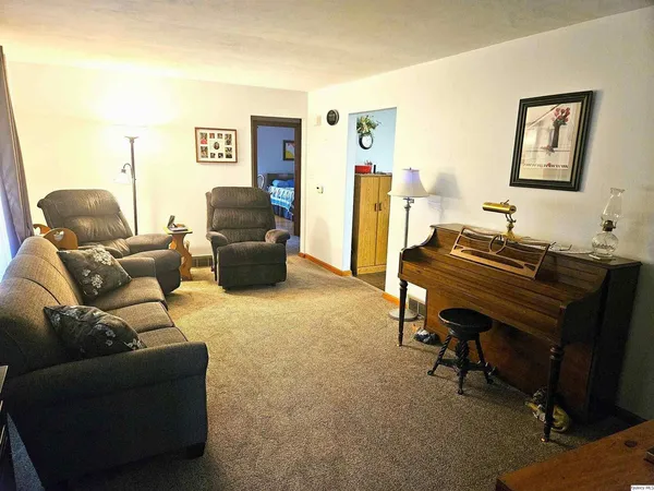 $185,000 | 2025 West Hilltop Drive, Quincy, IL 62305