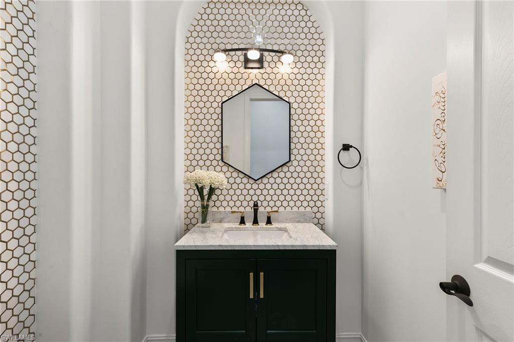 3747 Fountainhead Lane Naples, FL 34103 - Photo 15 of 36