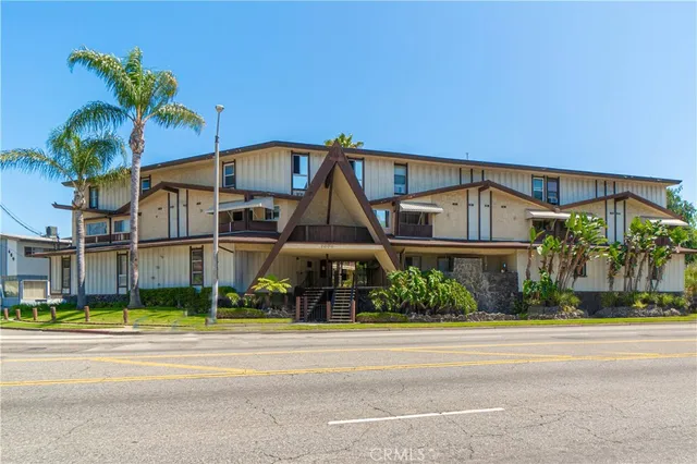 $349,900 | 7000 South La Cienega Boulevard, Unit 25, Inglewood, CA 90302