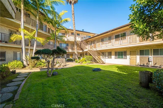 $349,900 | 7000 South La Cienega Boulevard, Unit 25, Inglewood, CA 90302