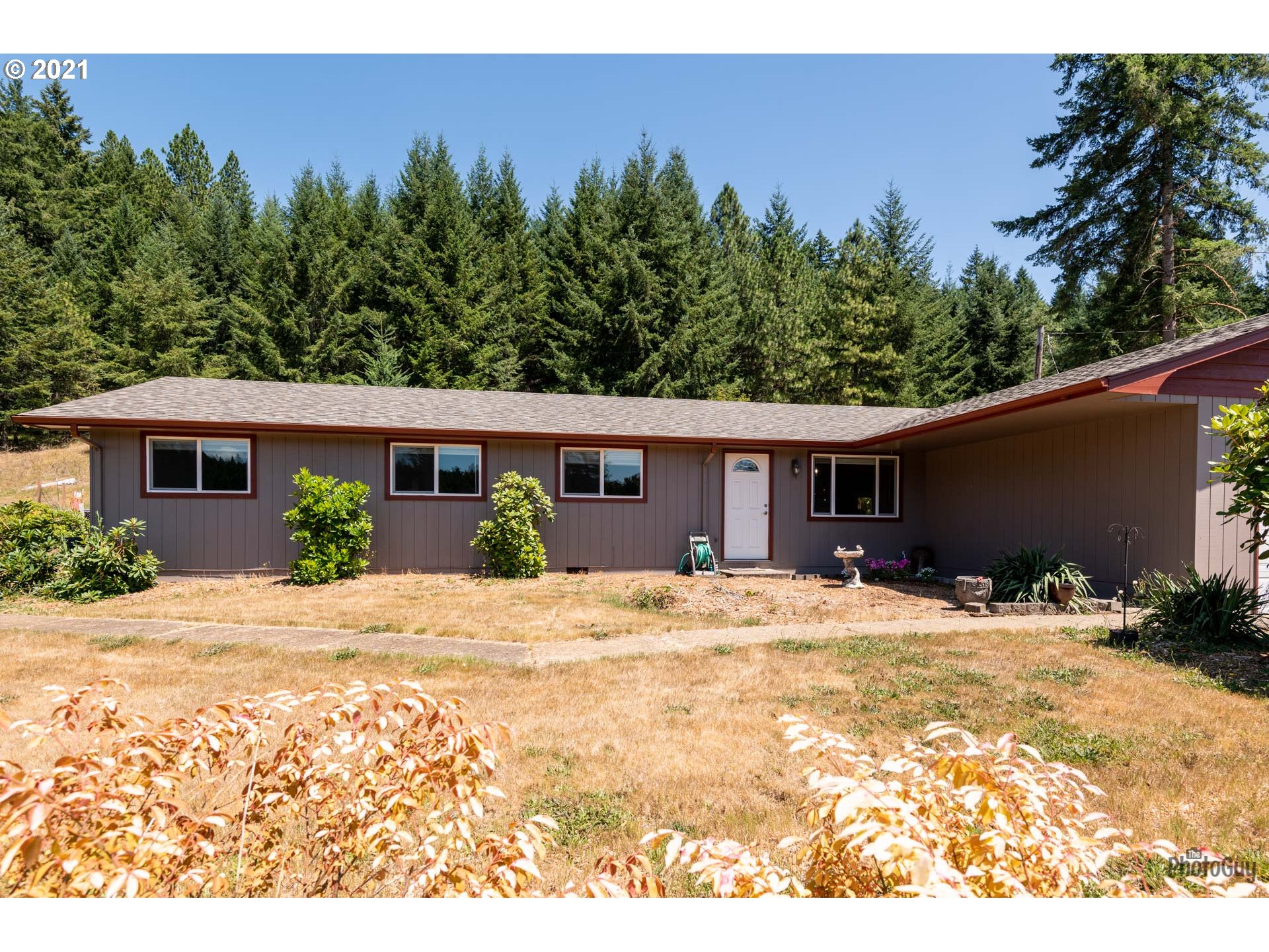 25255 Lawrence Road Junction City, OR 97448 - Photo 2 of 32 Gallery Image 2