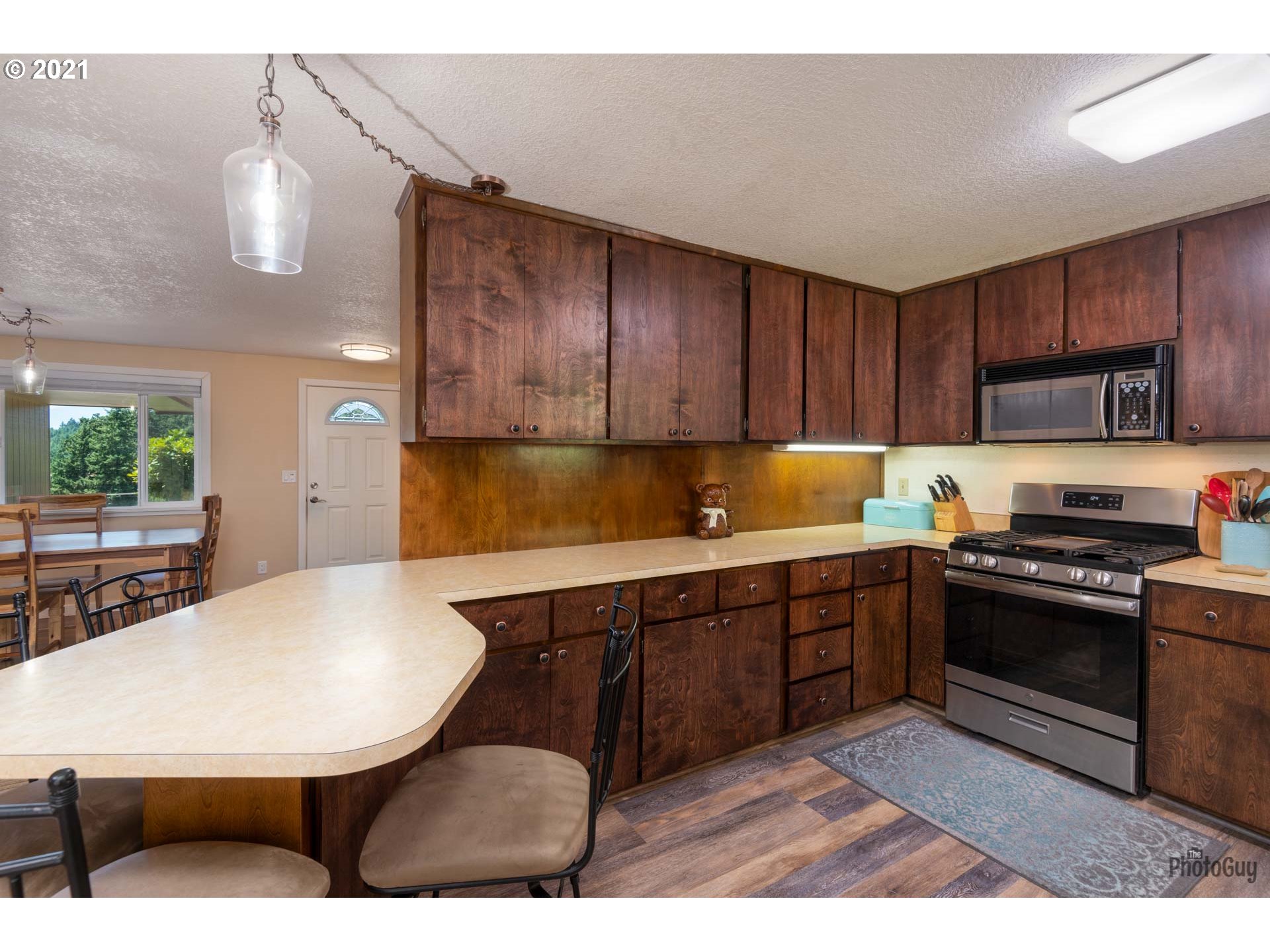25255 Lawrence Road Junction City, OR 97448 - Photo 14 of 32 Gallery Image 14