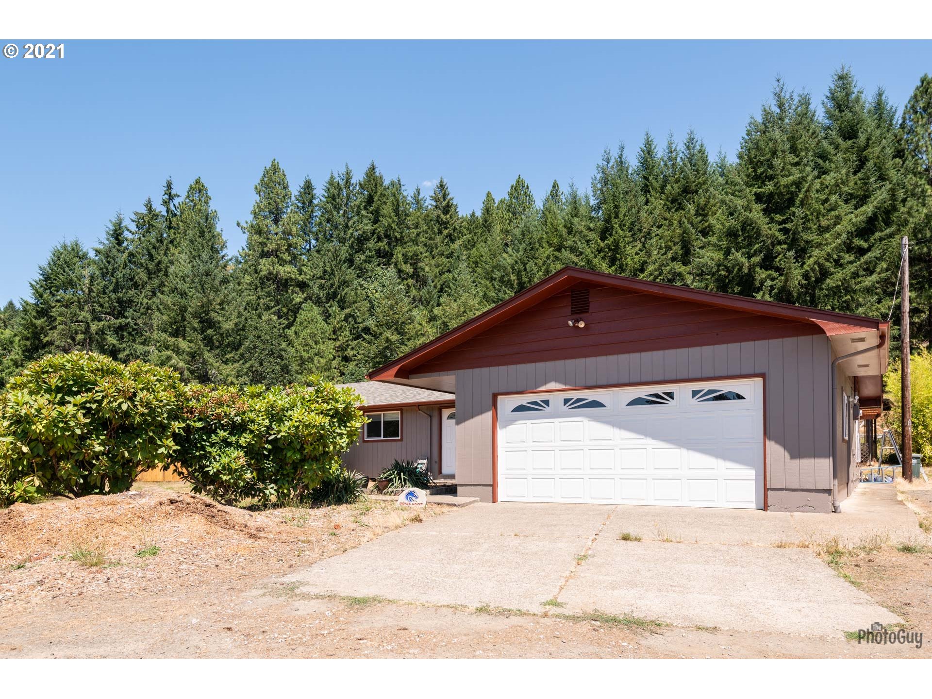 25255 Lawrence Road Junction City, OR 97448 - Photo 3 of 32 Gallery Image 3