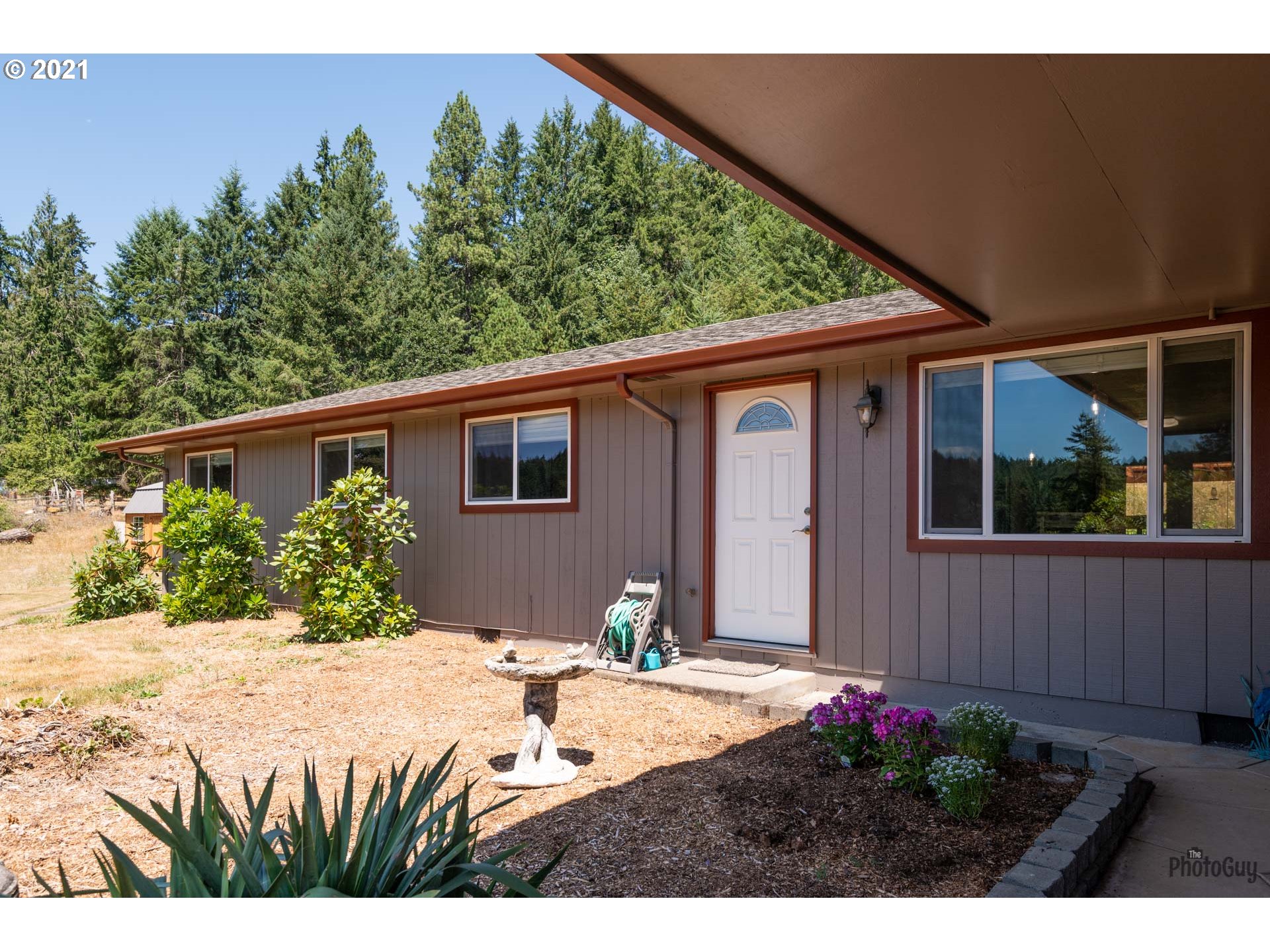 25255 Lawrence Road Junction City, OR 97448 - Photo 4 of 32 Gallery Image 4