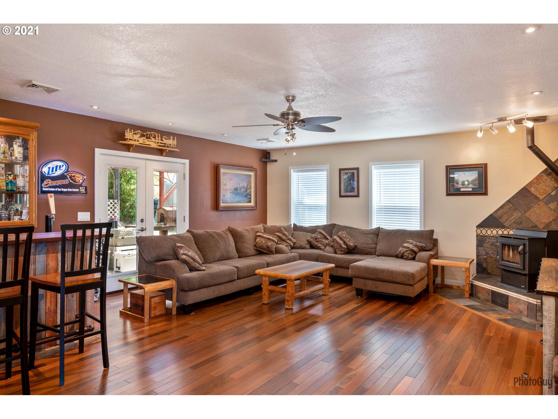 25255 Lawrence Road Junction City, OR 97448 - Photo 6 of 32 Gallery Image 6