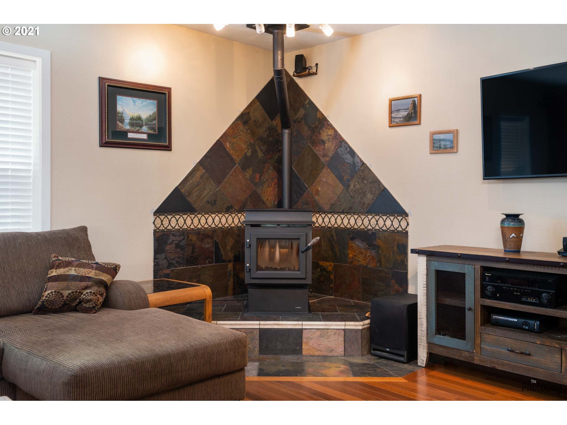 25255 Lawrence Road Junction City, OR 97448 - Photo 8 of 32 Gallery Image 8