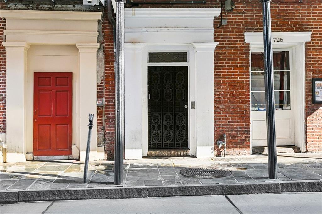 727 Conti Street, Unit B New Orleans, LA 70130 - Photo 1 of 18
