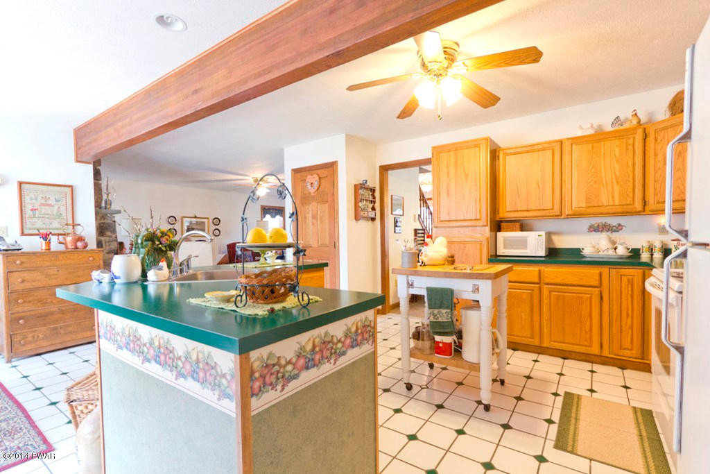 112 Sunset Way Milford, PA 18337 - Photo 3 of 44