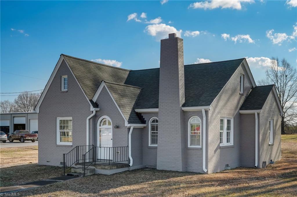 148 East Meadow Road Eden, NC 27288 - Photo 3 of 36