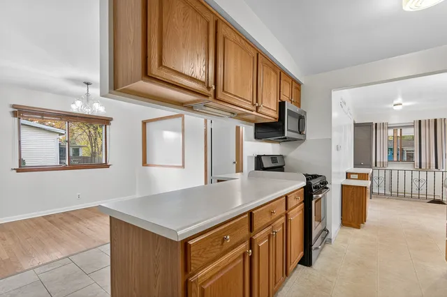 $329,900 | 310 2nd Court, Crystal Lake, IL 60014