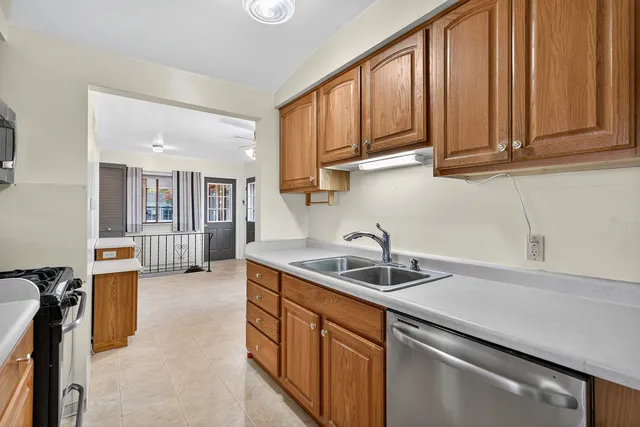 $329,900 | 310 2nd Court, Crystal Lake, IL 60014