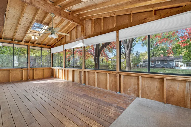 $329,900 | 310 2nd Court, Crystal Lake, IL 60014