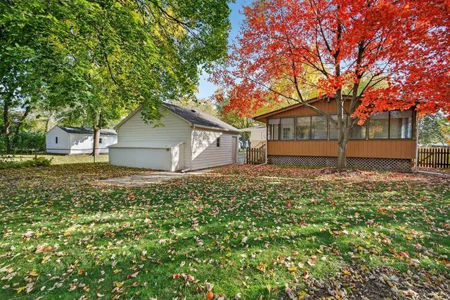 $329,900 | 310 2nd Court, Crystal Lake, IL 60014