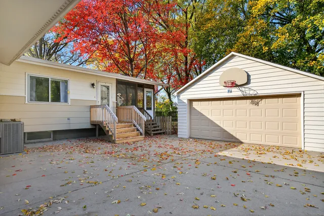 $329,900 | 310 2nd Court, Crystal Lake, IL 60014