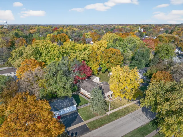 $329,900 | 310 2nd Court, Crystal Lake, IL 60014