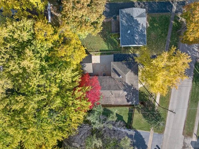 $329,900 | 310 2nd Court, Crystal Lake, IL 60014