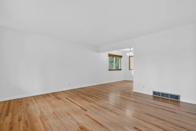 $329,900 | 310 2nd Court, Crystal Lake, IL 60014