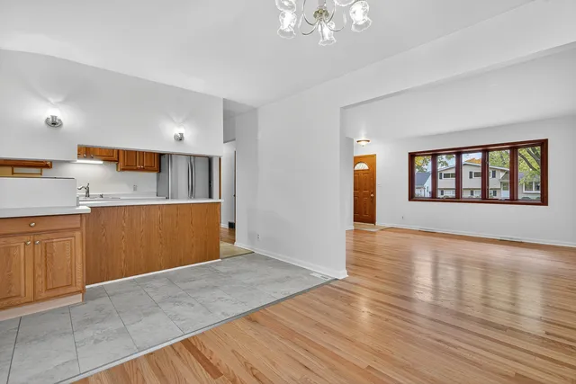 $329,900 | 310 2nd Court, Crystal Lake, IL 60014