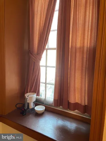 a view of entryway with a window