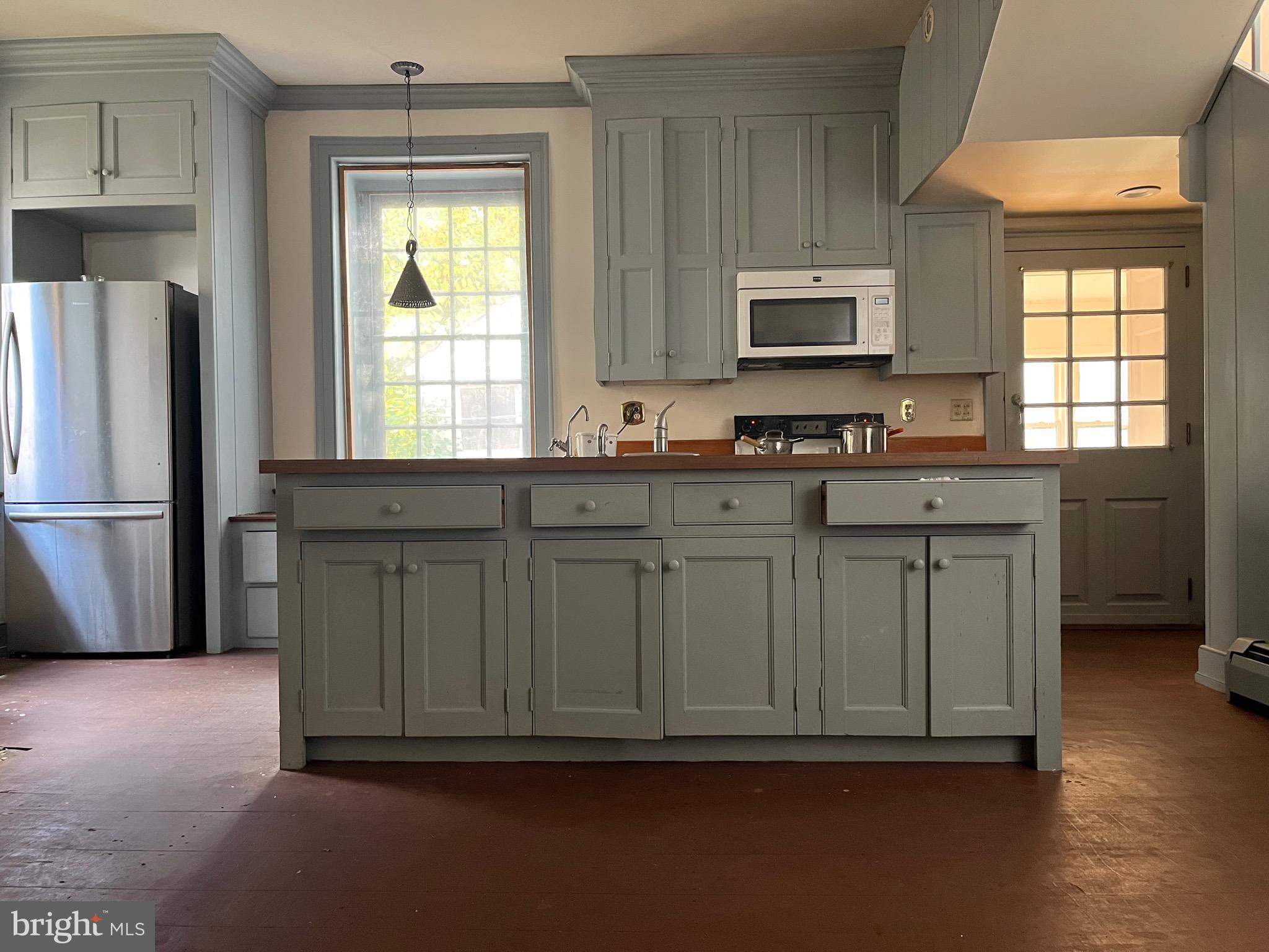 16 Philadelphia Avenue Reading, PA 19607 - Photo 4 of 21