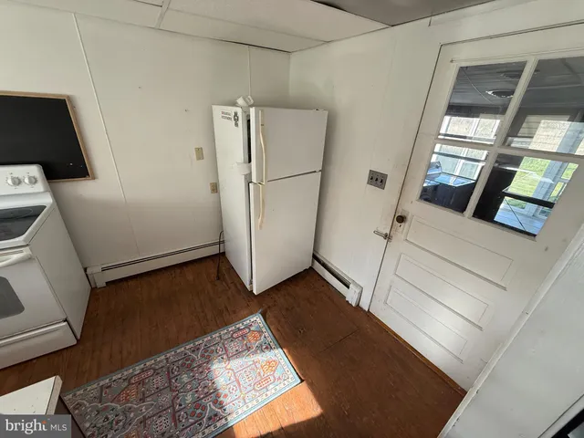 a view of a storage in an empty room