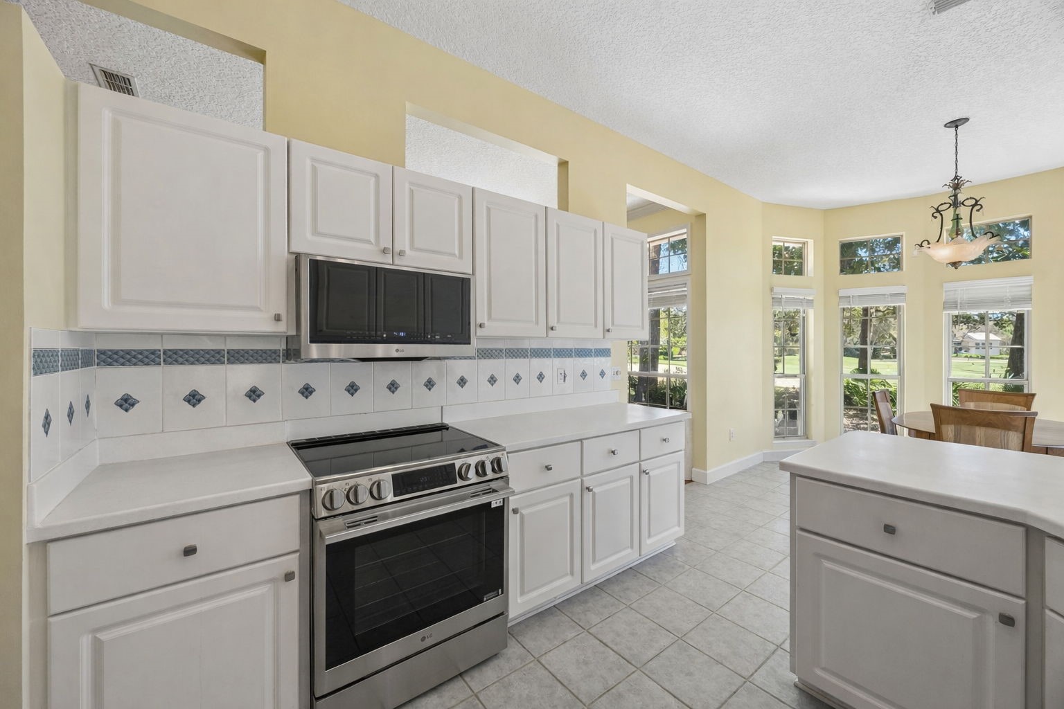 95406 Captains Way Fernandina Beach, FL 32034 - Photo 13 of 51 Just beyond, the breakfast area is surrounded by windows and positioned to enjoy the backyard and golf course setting.