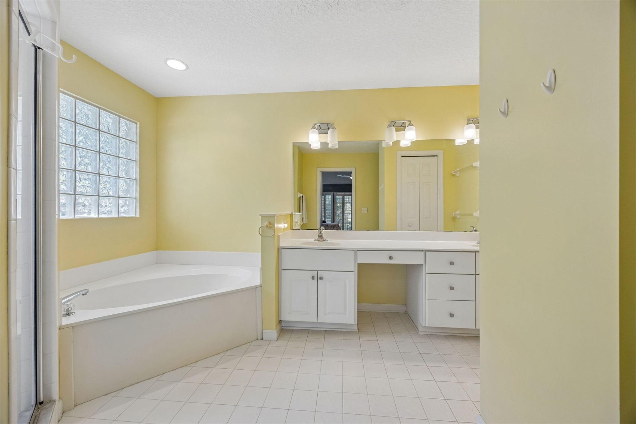 95406 Captains Way Fernandina Beach, FL 32034 - Photo 18 of 51 ... a soaking tub
