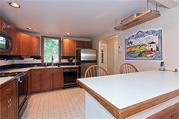 83 Glenburn Road Arlington, MA 02476 - Photo 3 of 25 Gallery Image 3