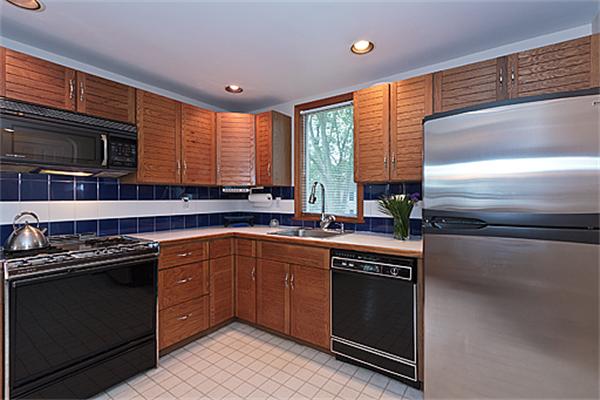83 Glenburn Road Arlington, MA 02476 - Photo 4 of 25 Gallery Image 4