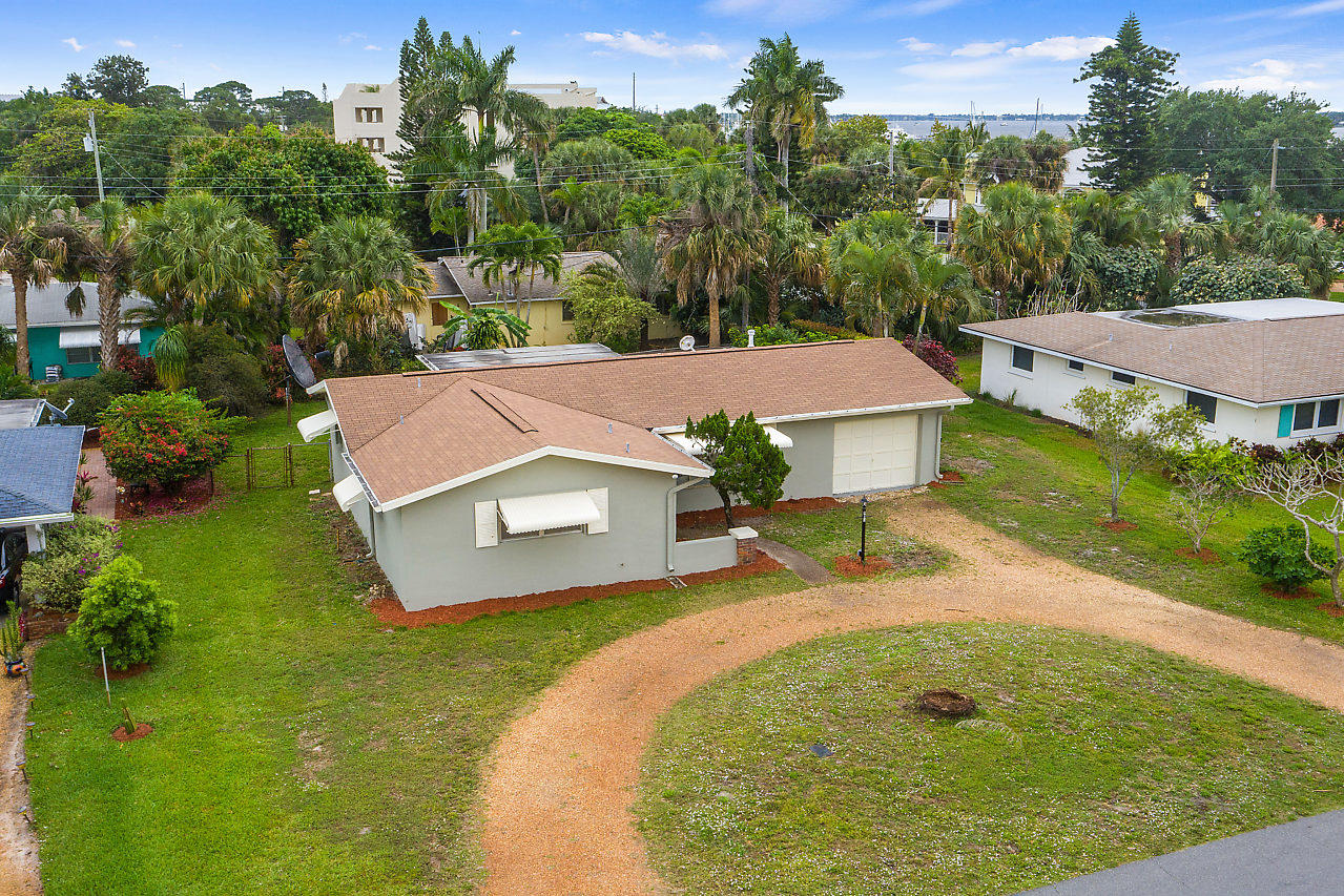 913 Northwest New Providence Road Stuart, FL 34994 - Photo 1 of 34 026-913NewProvidence-Stuart-FL-small