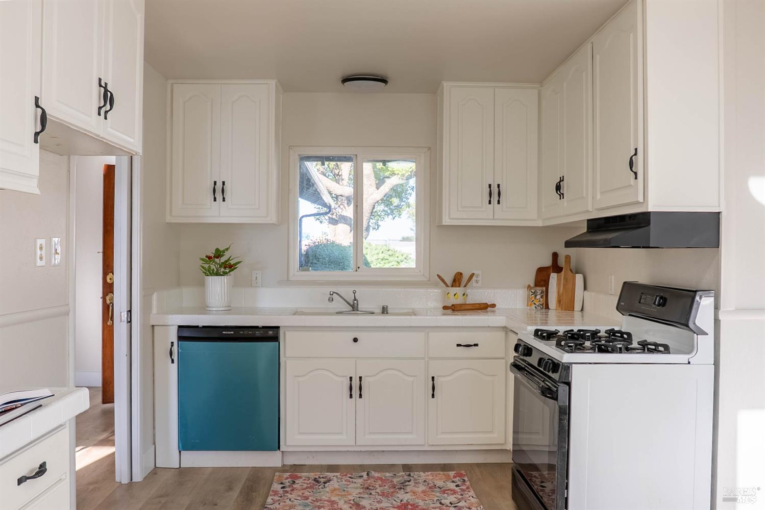 413 Gregory Street Fairfield, CA 94533 - Photo 13 of 22 Kitchen