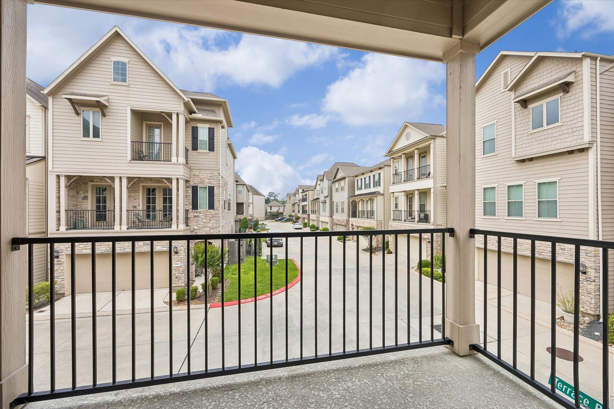 1764 Trinity Bend Drive Houston, TX 77080 - Photo 12 of 25 Balcony just off of the family room.