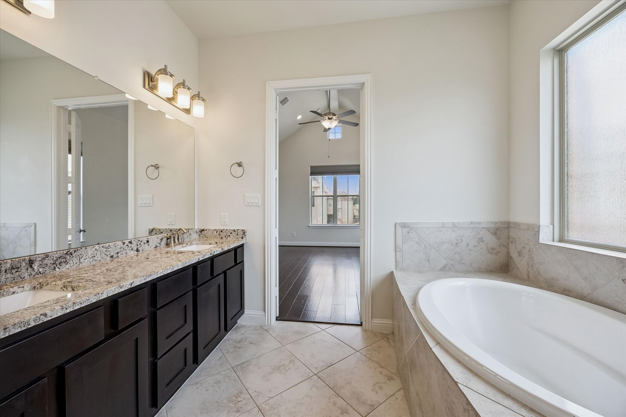 1764 Trinity Bend Drive Houston, TX 77080 - Photo 20 of 25 Primary bath