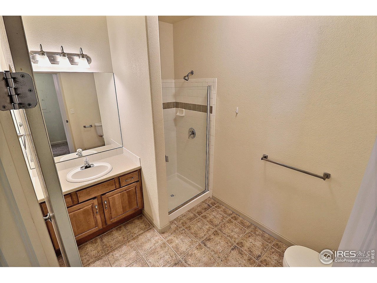6607 West 3rd Street, Unit 1202 Greeley, CO 80634 - Photo 23 of 33 Main Bathroom