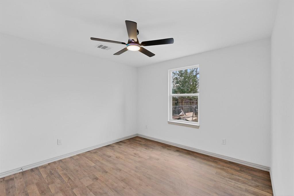 5650 Forney Road Dallas, TX 75227 - Photo 27 of 39 an empty room with a window and a ceiling fan