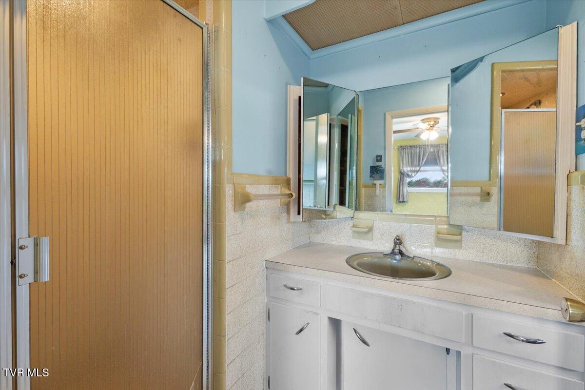 111 Dickson Road Kingsport, TN 37660 - Photo 16 of 51 17-128A9222