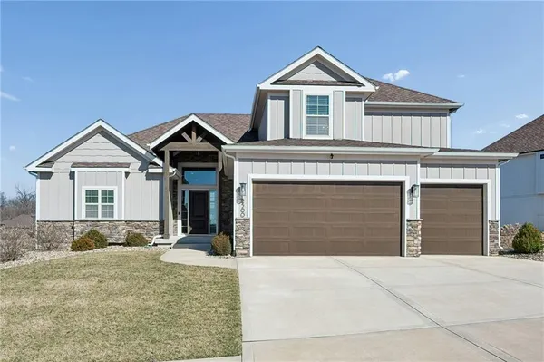 $799,950 | 2500 Northwest Riverview Drive, Riverside, MO 64150