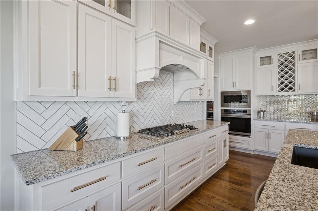 2500 Northwest Riverview Drive Riverside, MO 64150 - Photo 12 of 40