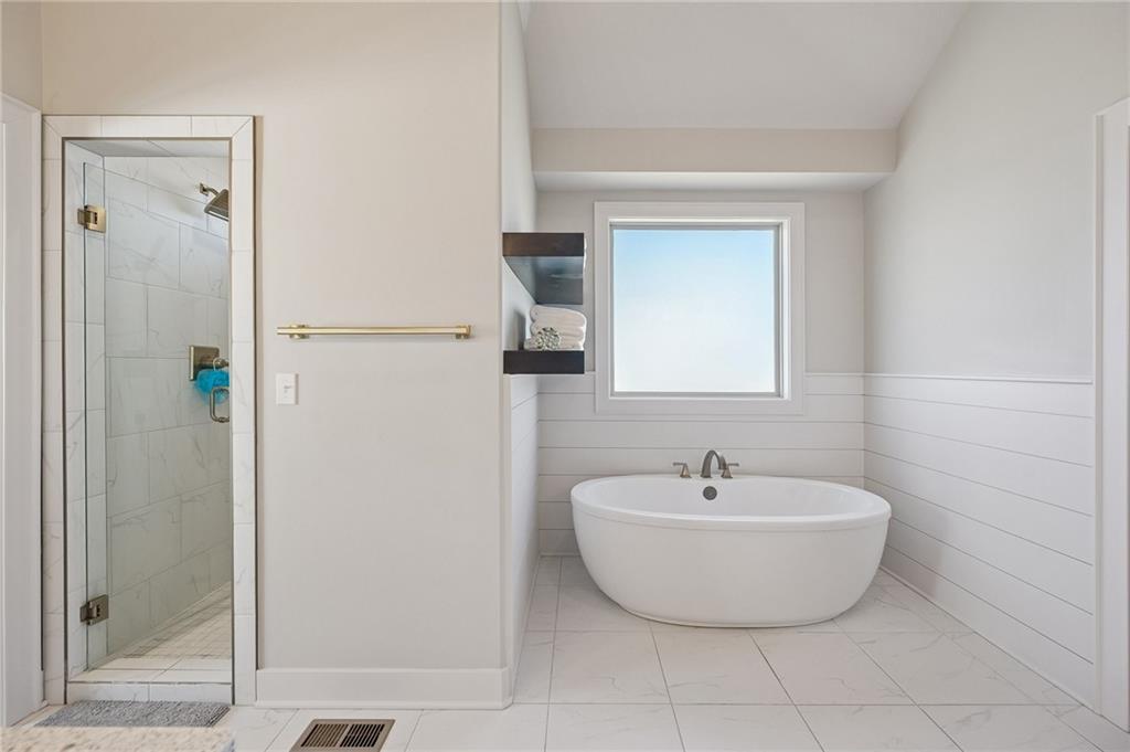 2500 Northwest Riverview Drive Riverside, MO 64150 - Photo 20 of 40