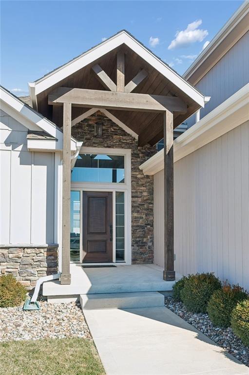 2500 Northwest Riverview Drive Riverside, MO 64150 - Photo 2 of 40