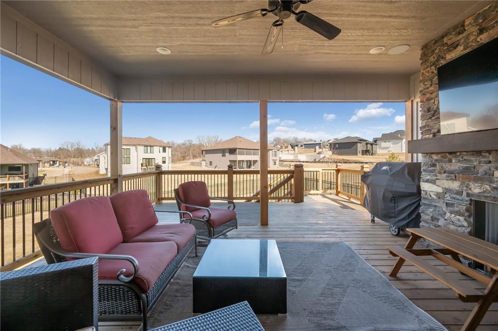 2500 Northwest Riverview Drive Riverside, MO 64150 - Photo 37 of 40