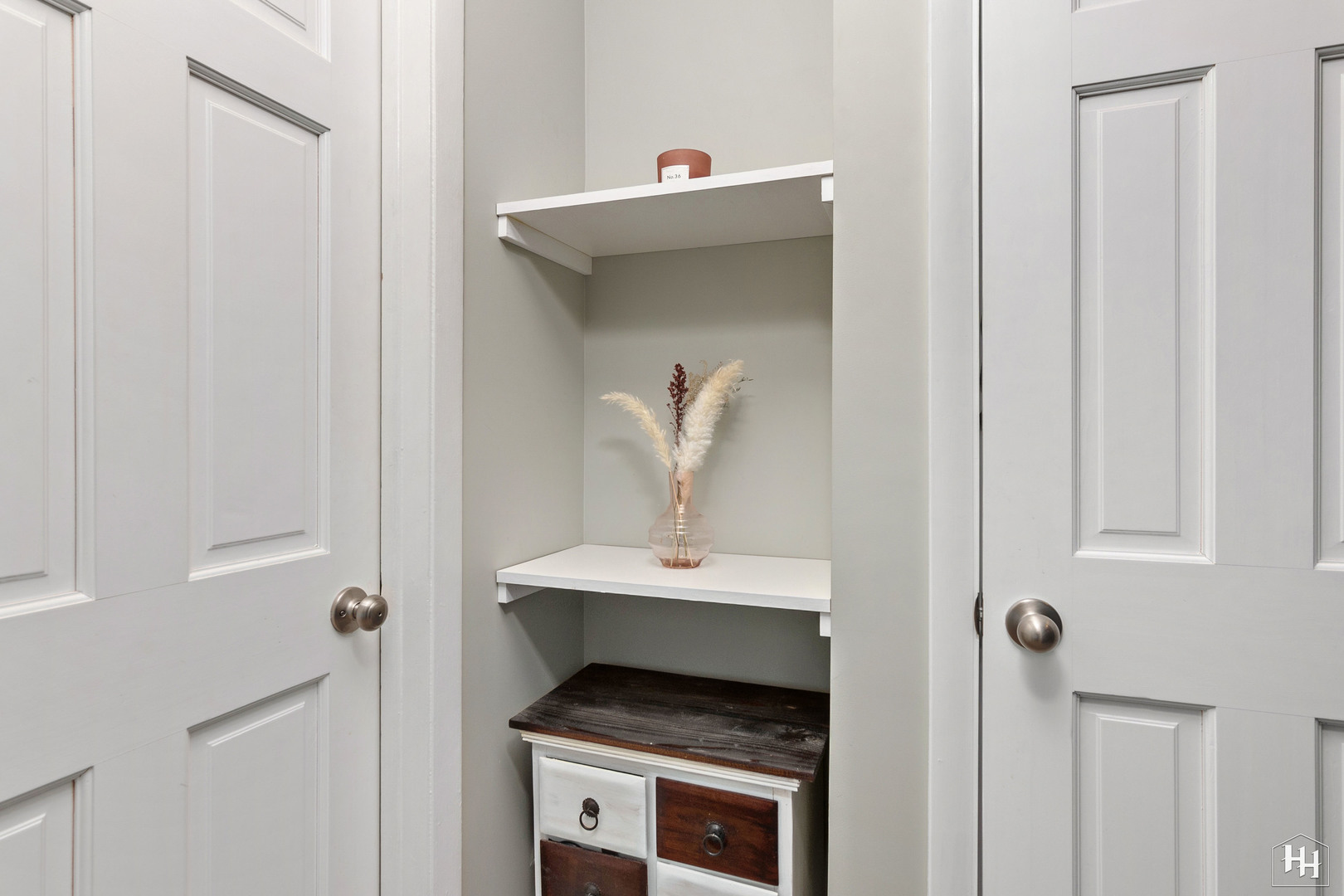 940 East Old Willow Road, Unit 206 Prospect Heights, IL 60070 - Photo 14 of 25 a sink with a mirror