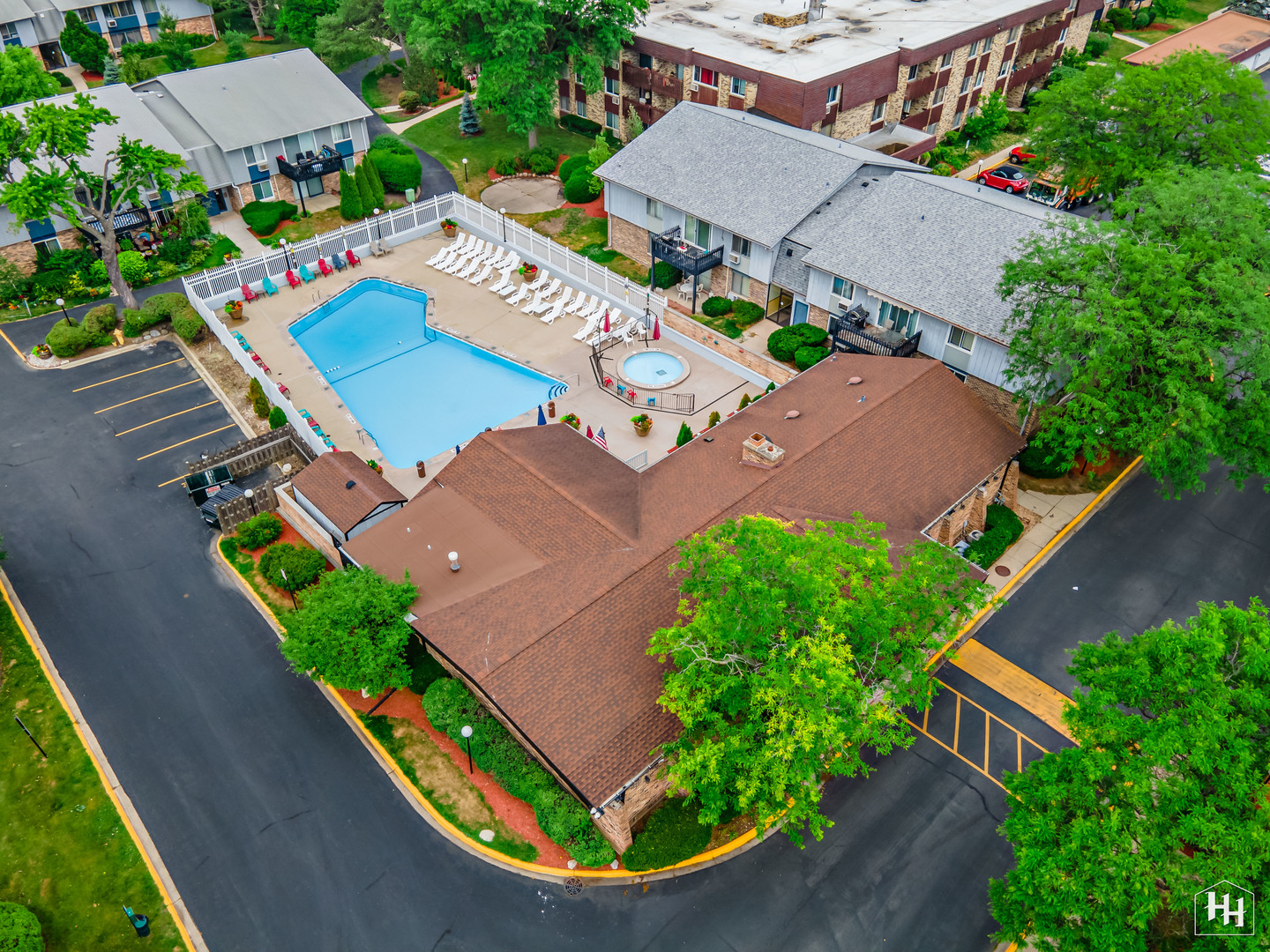 940 East Old Willow Road, Unit 206 Prospect Heights, IL 60070 - Photo 20 of 25 an aerial view of a house with an outdoor space