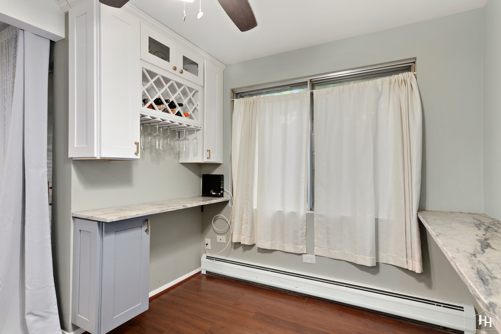 940 East Old Willow Road, Unit 206 Prospect Heights, IL 60070 - Photo 6 of 25 a room with a door and furniture