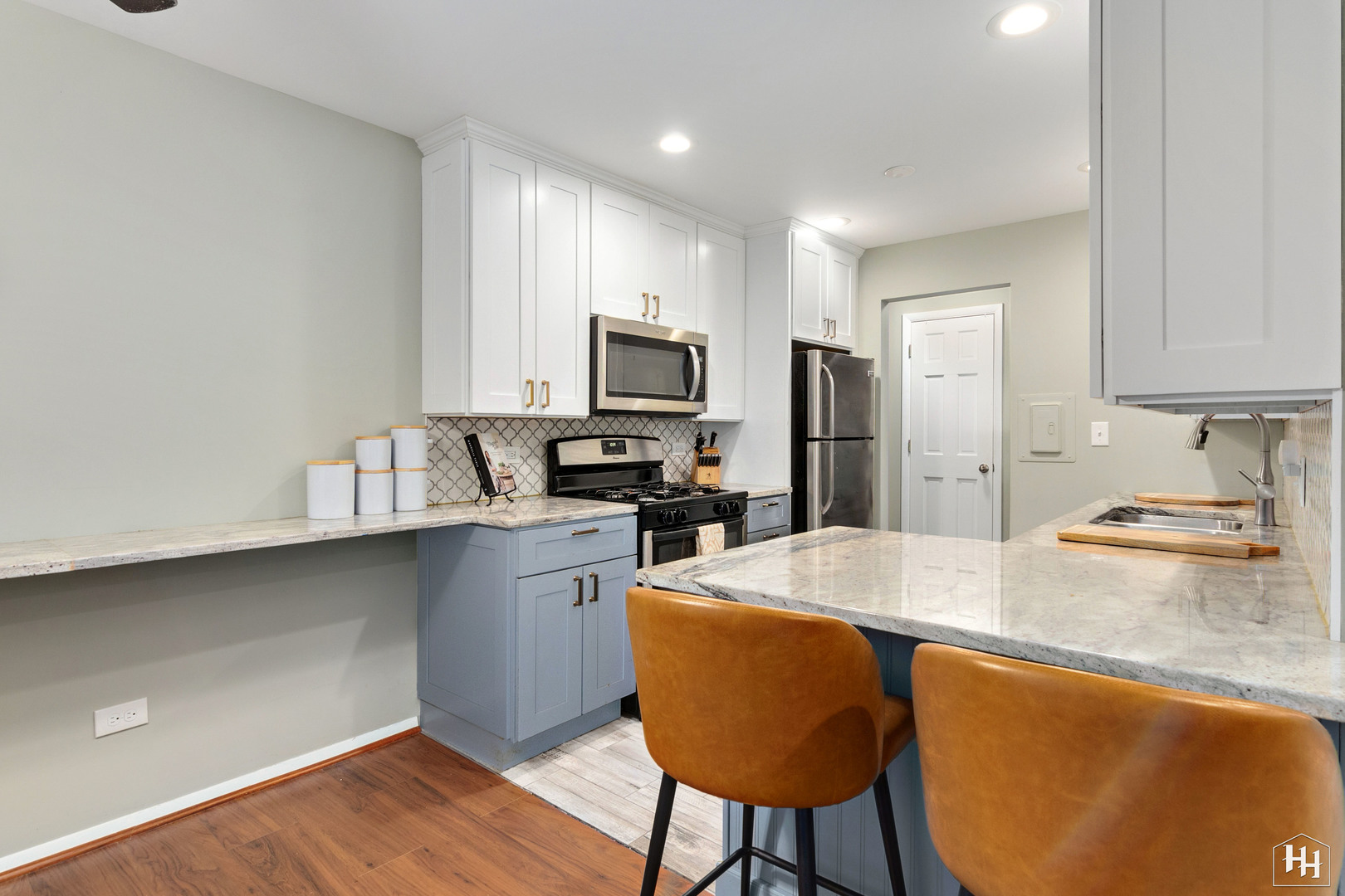 940 East Old Willow Road, Unit 206 Prospect Heights, IL 60070 - Photo 7 of 25 a kitchen with granite countertop a refrigerator stove top oven and sink