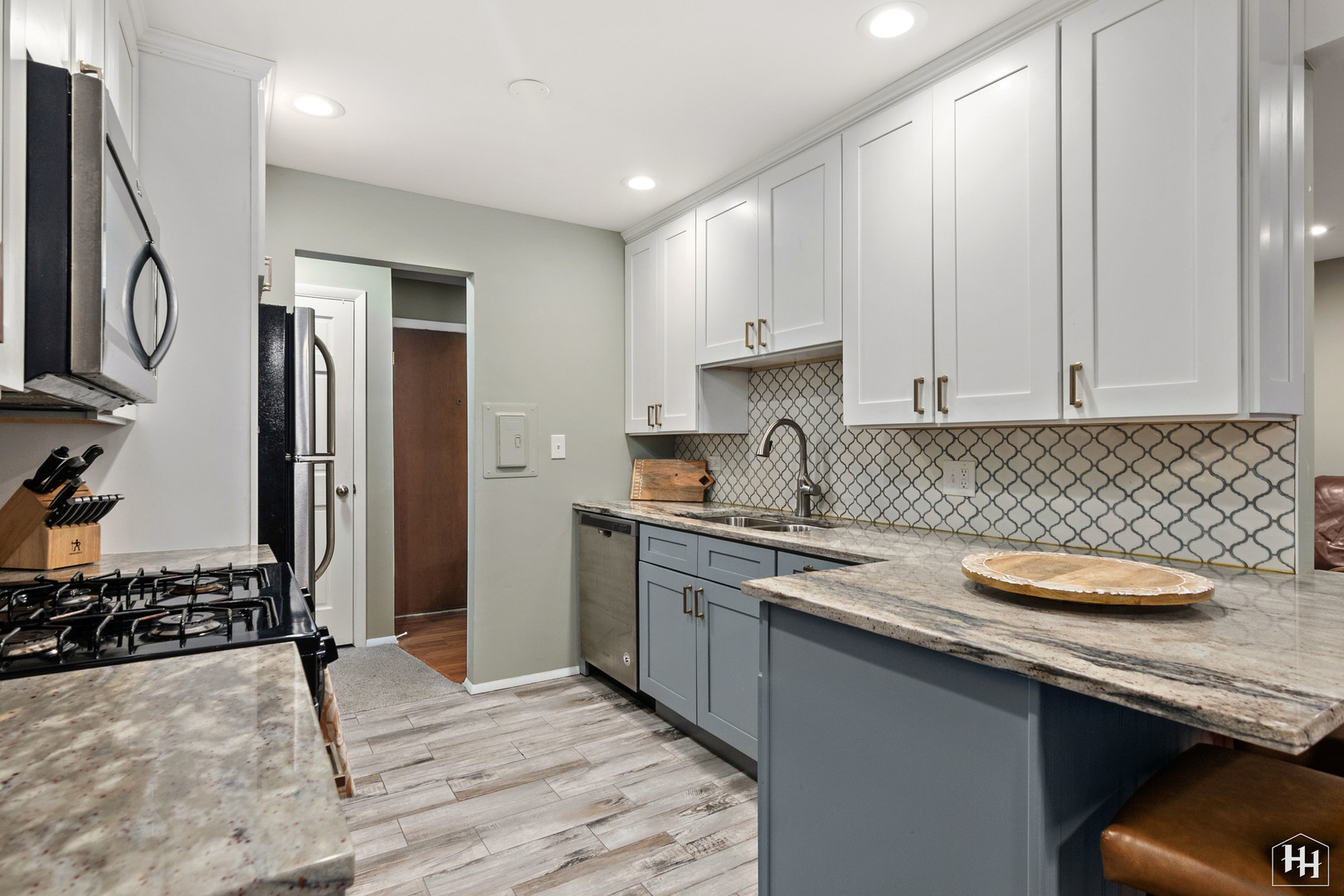 940 East Old Willow Road, Unit 206 Prospect Heights, IL 60070 - Photo 9 of 25 a kitchen with stainless steel appliances granite countertop a sink stove and refrigerator