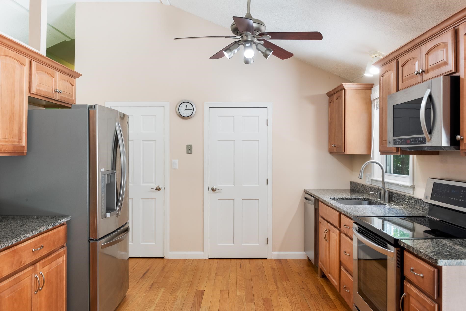 34 Ridge Court Auburn, NH 03032 - Photo 5 of 38