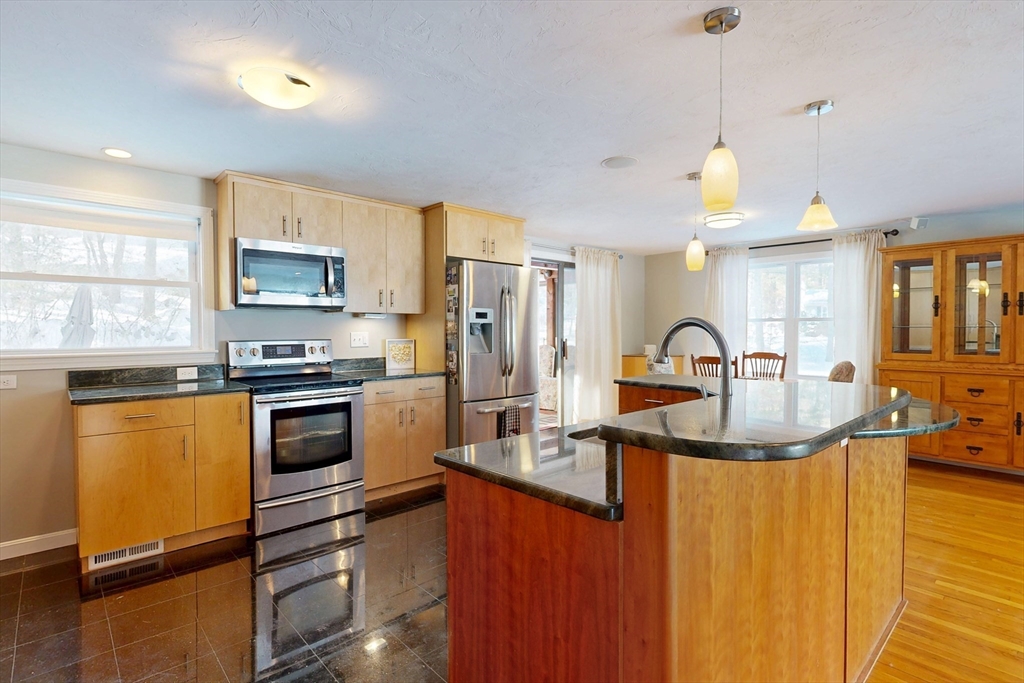 17 Fairview Road Medfield, MA 02052 - Photo 4 of 36