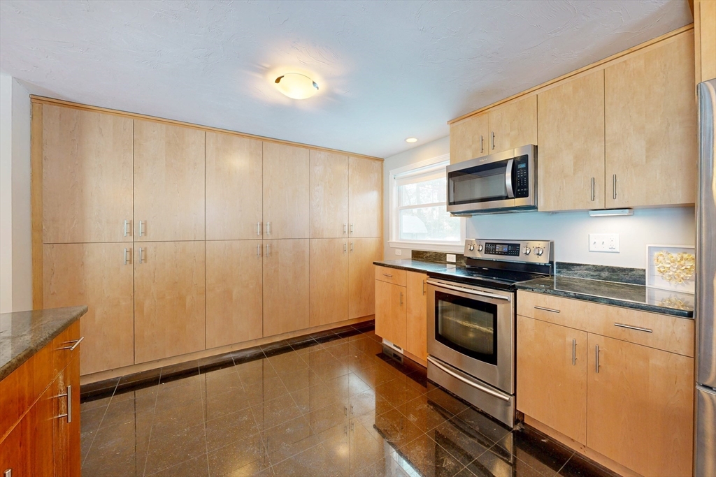 17 Fairview Road Medfield, MA 02052 - Photo 8 of 36