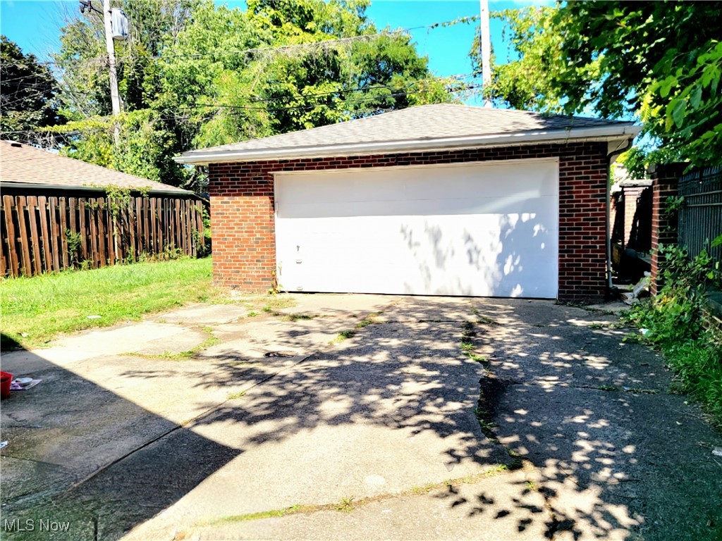 18307 Rosecliff Road Cleveland, OH 44119 - Photo 40 of 41 Penty of parking in your extra wide driveway